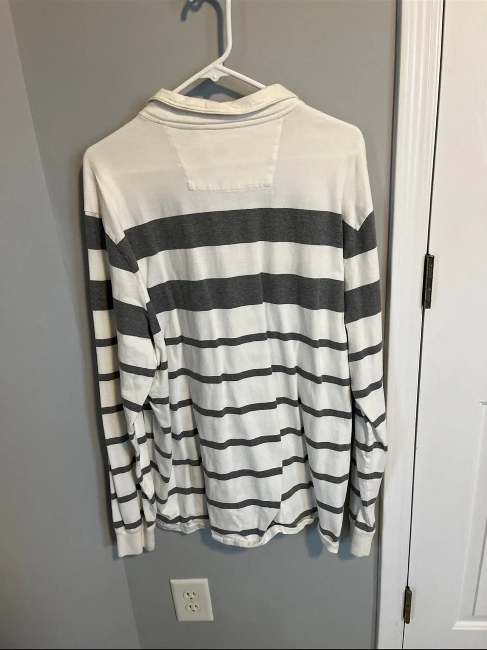 Chaps Men’s White and Gray Striped Quarter-Zip Pullover